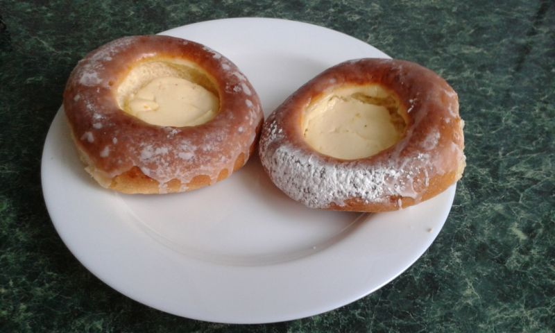 Drożdżowe bułeczki z serem