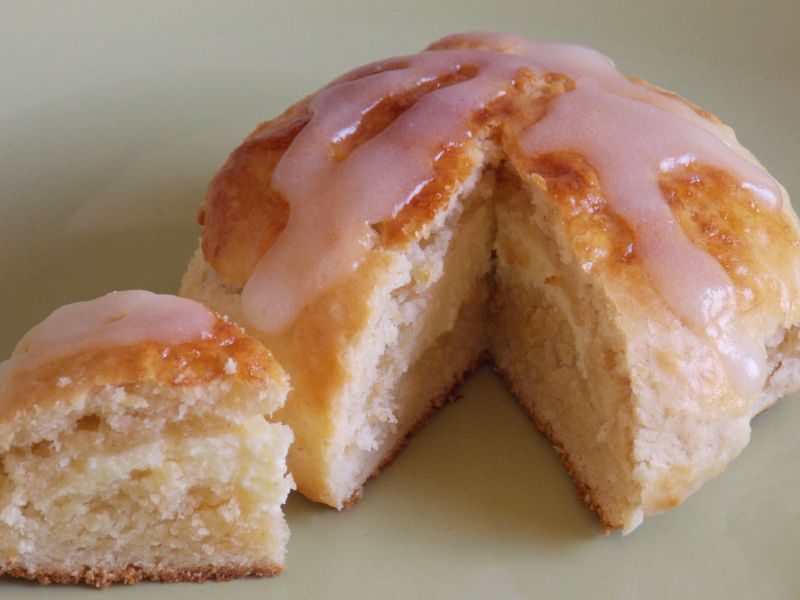 Drożdżowe bułeczki z serem 