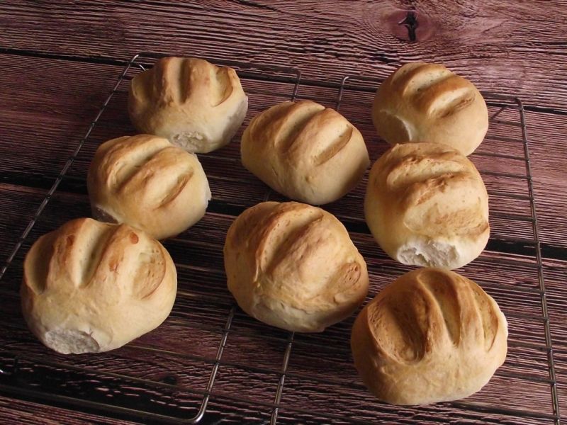 Drożdżowe bułki śniadaniowe Drożdżowe bułki śniadaniowe