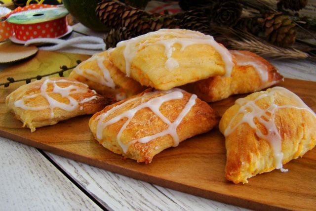 Drożdżowe ciacha jabłkowo-marchewkowe