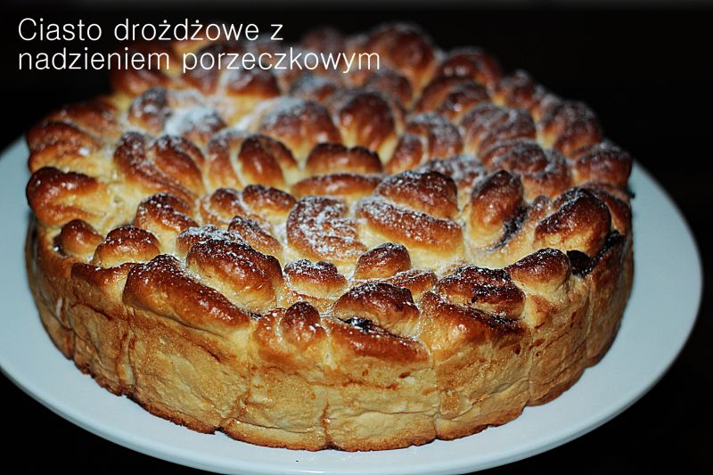 Drożdżowe ciacho z nadzieniem porzeczkowym Drożdżowe ciacho z nadzieniem porzeczkowym