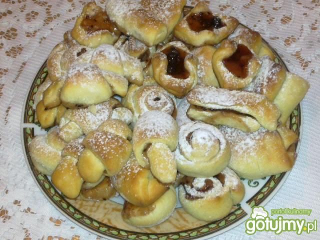 Drożdżowe ciasteczka z dżemem  Drożdżowe ciasteczka z dżemem