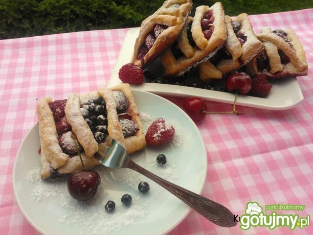 Drożdżowe ciasteczka z owocami Drożdżowe ciasteczka z owocami