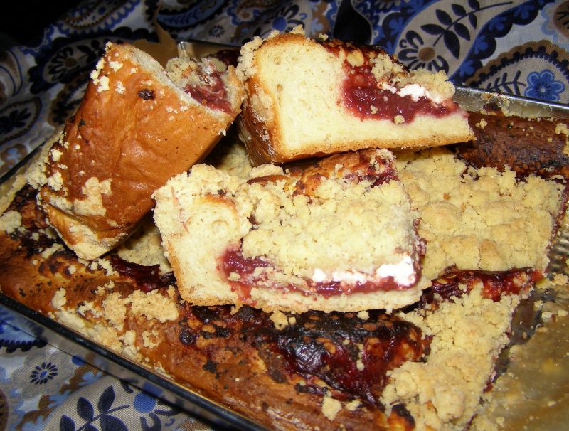 Drożdżowe ciasto owocowo-serowe z kruszonką Drożdżowe ciasto owocowo-serowe z kruszonką