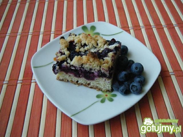 Drożdżowe ciasto z borówkami i kruszonką