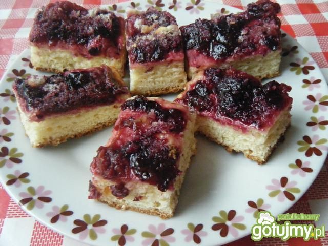 Drożdżowe ciasto z jagodami 