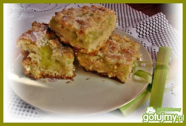 Drożdżowe ciasto z rabarbarem