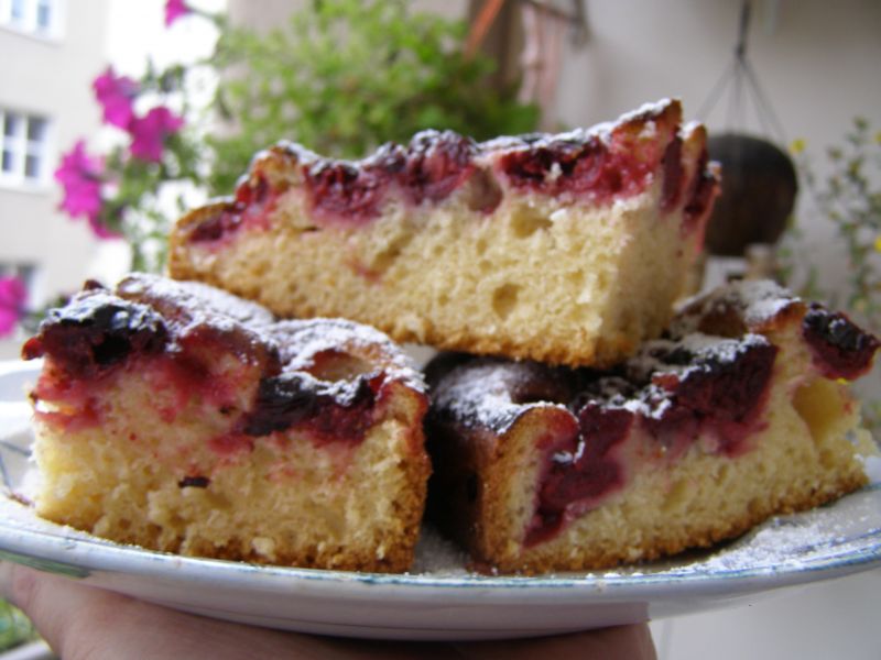 Drożdżowe ciasto z wiśniami Drożdżowe ciasto z wiśniami