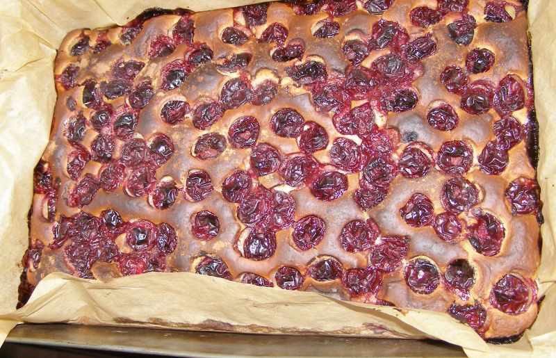 Drożdżowe ciasto z wiśniami