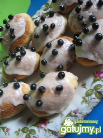 Drożdżowe jagodzianki z lukrem 