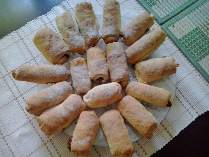 Drożdżowe kruche rurki z dżemem z żurawiny Drożdżowe kruche rurki z dżemem z żurawiny