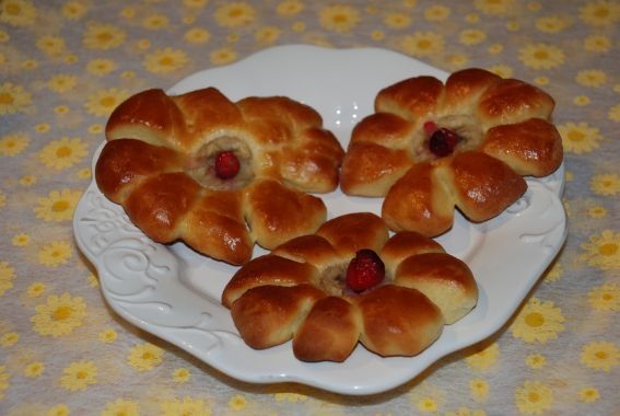 Drożdżowe kwiatki do herbatki Drożdżowe kwiatki do herbatki