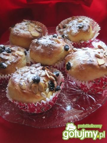 Drożdżowe muffiny z bakaliami