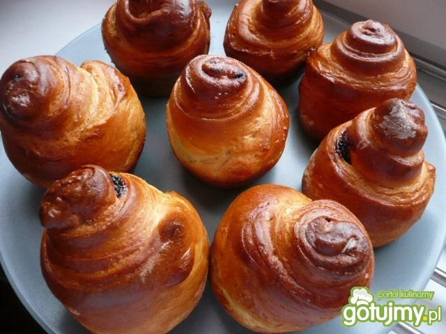 Drożdżowe muszelki z masłem orzechowym Drożdżowe muszelki z masłem orzechowym