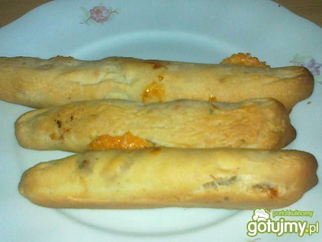 Drożdżowe paluchy z serem