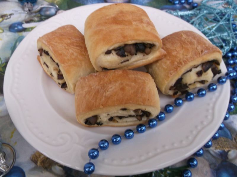 Drożdżowe paszteciki z pieczarkami