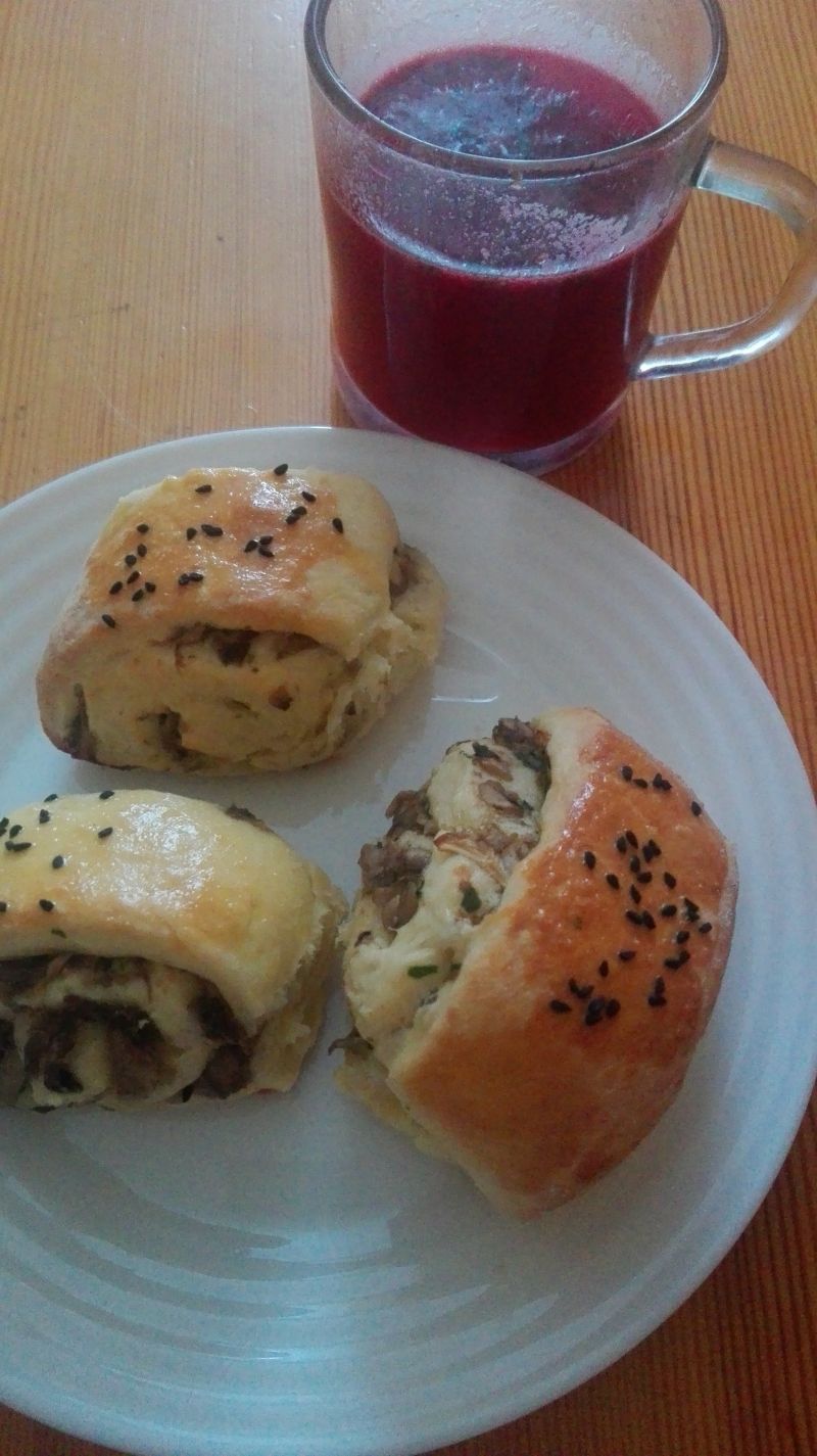 Drożdżowe paszteciki z pieczarkami