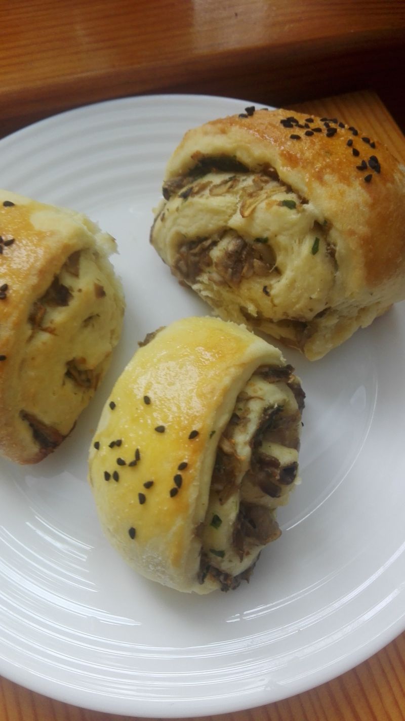 Drożdżowe paszteciki z pieczarkami