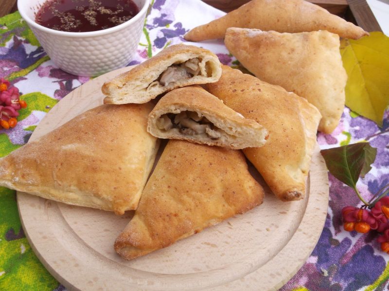 Drożdżowe pierogi z grzybami Drożdżowe pierogi z grzybami