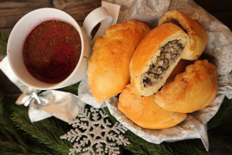 Drożdżowe pierogi z grzybami leśnymi