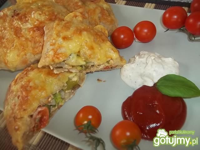 Drożdżowe pierogi ze szparagami