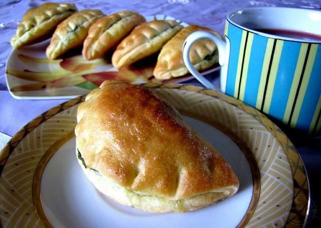 Drożdżowe pierogi ze szpinakiem