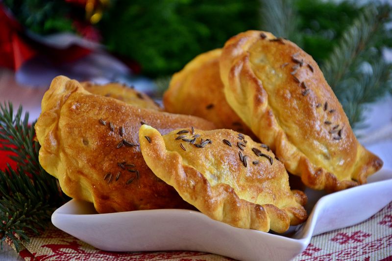 Drożdżowe pierożki do barszczu