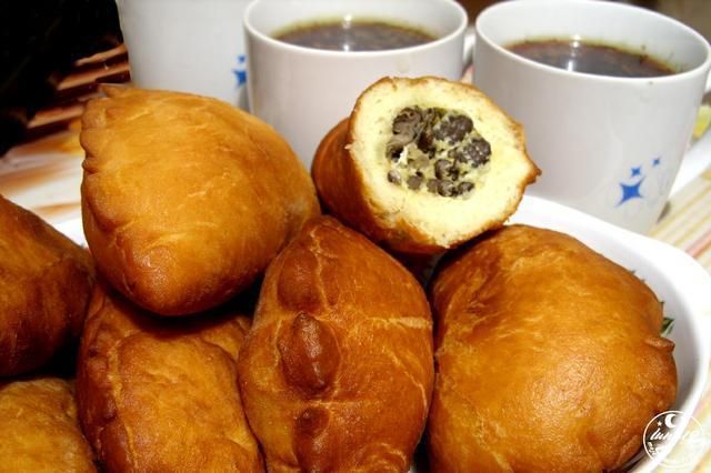 Drożdżowe pierożki z grzybami Drożdżowe pierożki z grzybami