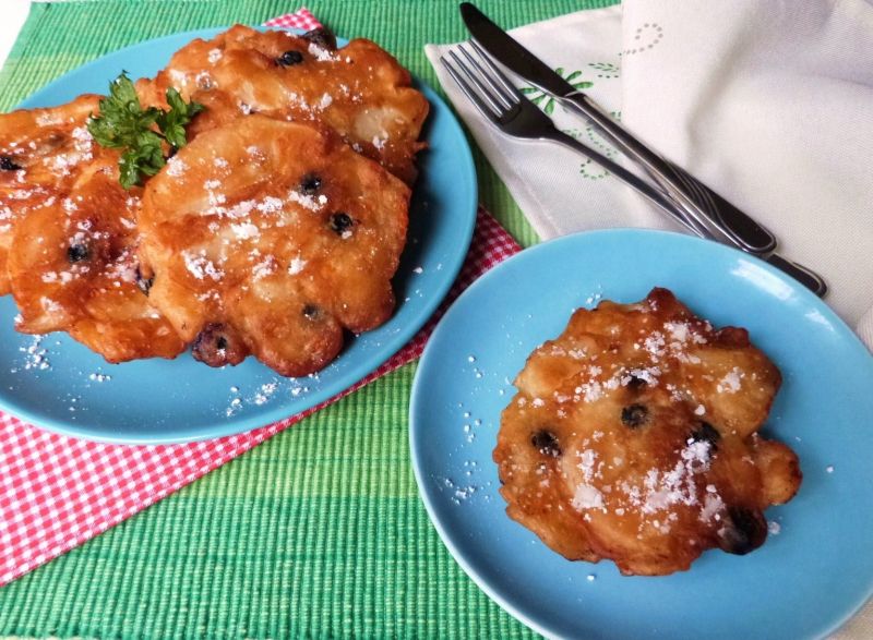 Drożdżowe placuszki z dynią, jabłkami i aronią