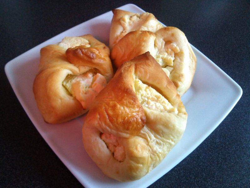 Drożdzowe pół - kopertki z serem