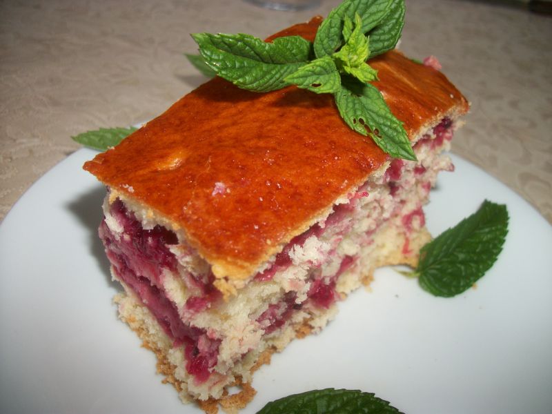 Drożdżowe przekładane z czerwoną porzeczką