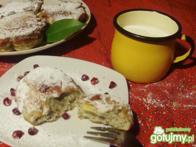 Drożdżowe racuchy z dodatkami  Drożdżowe racuchy z dodatkami