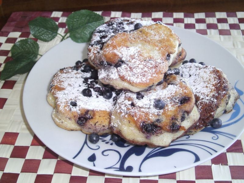 Drożdżowe racuchy z jagodami Drożdżowe racuchy z jagodami