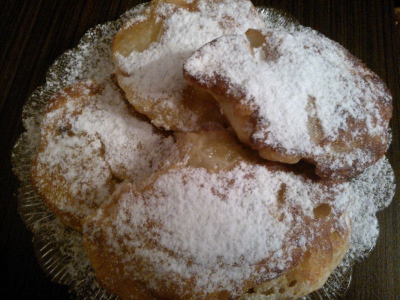 Drożdżowe racuszki z gruszkami Drożdżowe racuszki z gruszkami