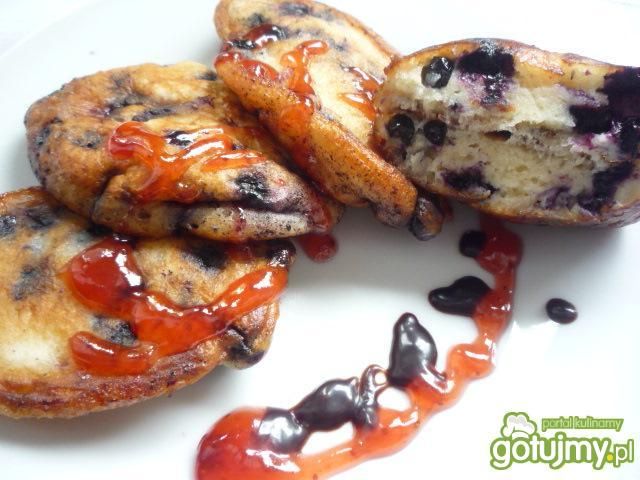 Drożdżowe racuszki z jagodami Drożdżowe racuszki z jagodami