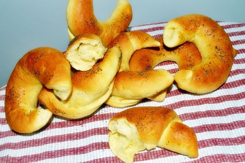 Drożdżowe rogaliki śniadaniowe