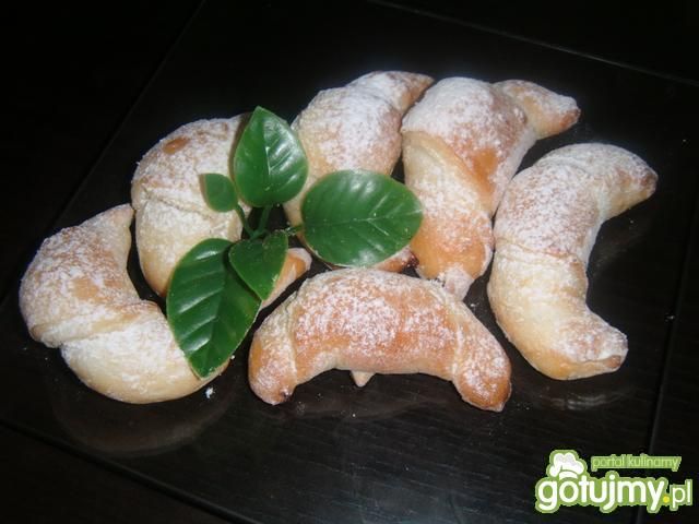 Drożdżowe rogaliki z marmoladą