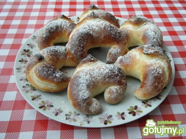 Drożdżowe rogaliki z marmoladą 