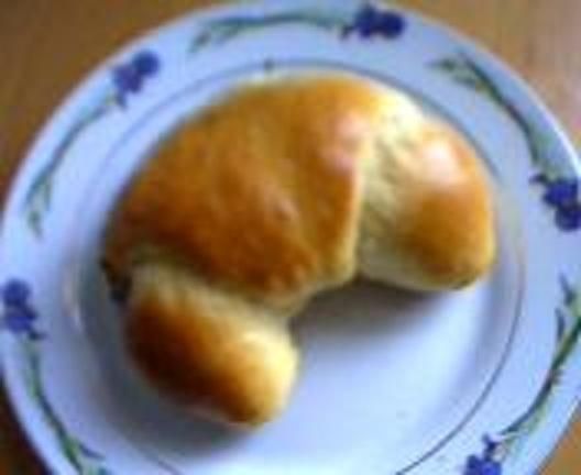 Drożdżowe rogaliki z masą makową