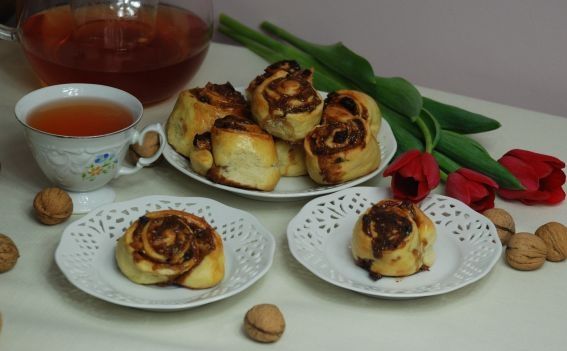 Drożdżowe róże z bakaliami Drożdżowe róże z bakaliami