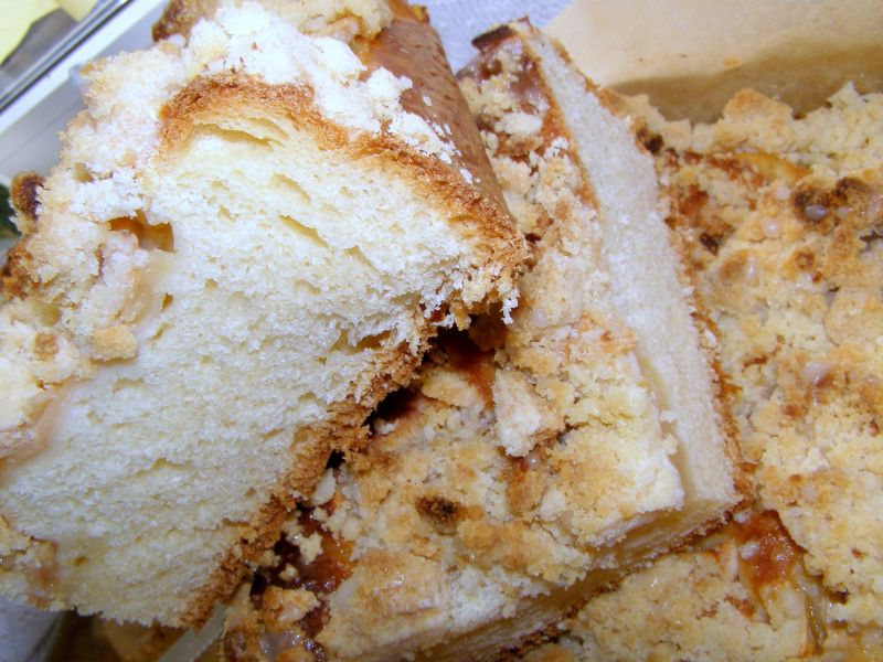 Drożdżowe rumowe z jabłkami, kruszonką