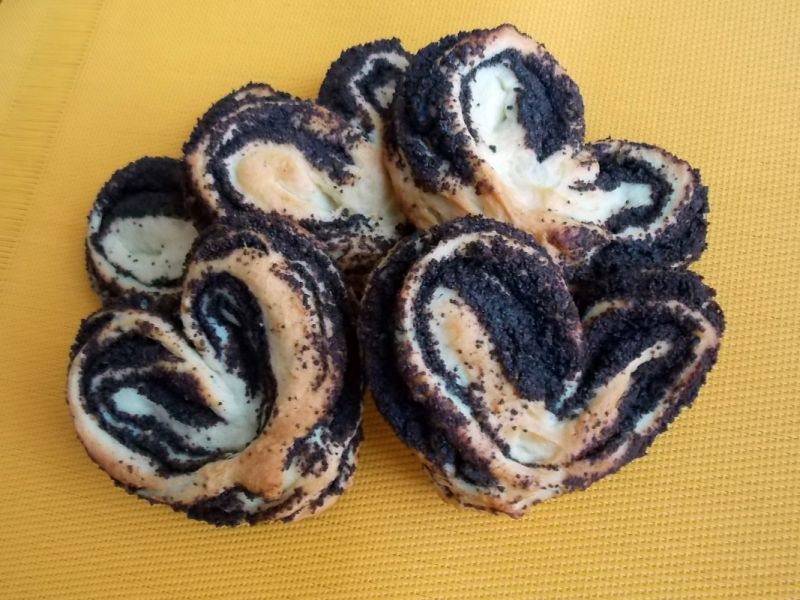 Drożdżowe serca z makiem