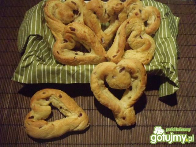 Drożdżowe serducha z cebulką Drożdżowe serducha z cebulką