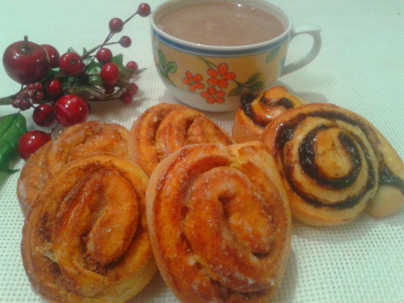 Drożdżowe ślimaczki cynamonowe Drożdżowe ślimaczki cynamonowe