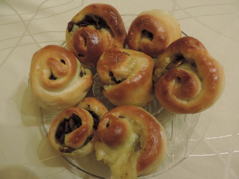 Drożdżowe ślimaczki pieczarkowe