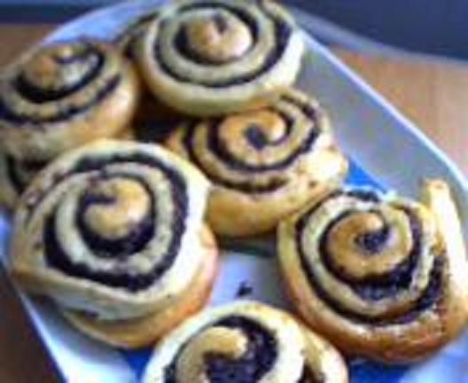 Drożdżowe ślimaczki z masą makową