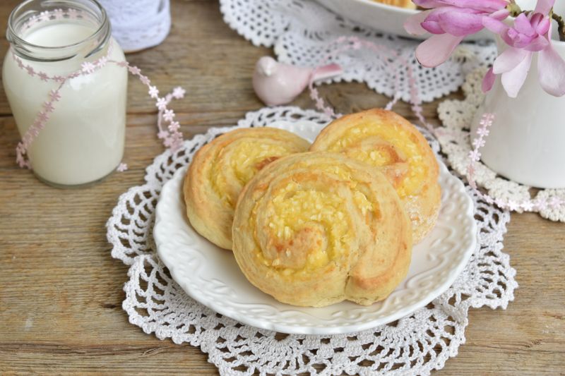 Drożdżowe ślimaczki z nadzieniem serowo-kokosowym