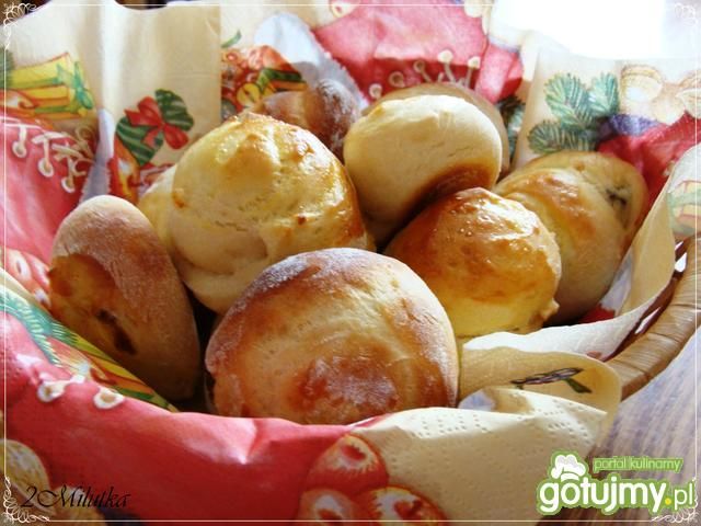 Drożdzowe ślimaczki z rodzynkami