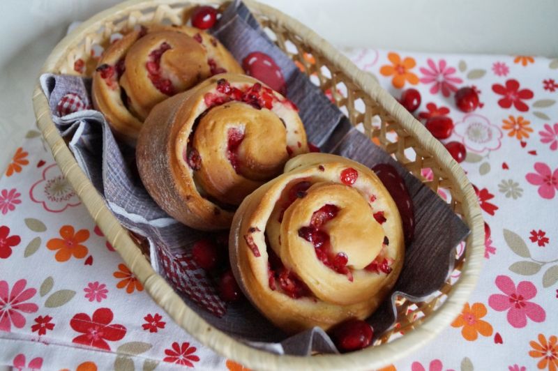 Drożdżowe ślimaczki z żurawiną Drożdżowe ślimaczki z żurawiną