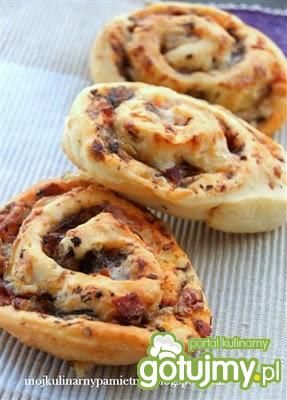 Drożdzowe ślimaki z nadzieniem